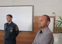 Для аннинских студентов провели открытый урок по пожарной безопасности
