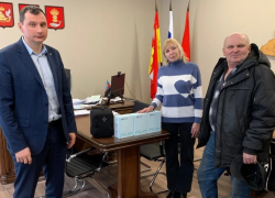 Жители Панинского района передали участникам СВО рации и аптечку