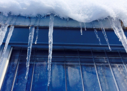 Жителям Воронежской области напомнили об опасности заснеженных крыш