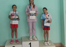 Юная  пловчиха из Анны заняла первое место на областных соревнованиях