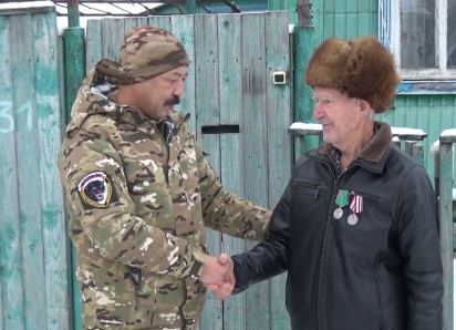 Таловского пенсионера, пожертвовавшего на нужды СВО 2 млн. рублей, наградили медалями