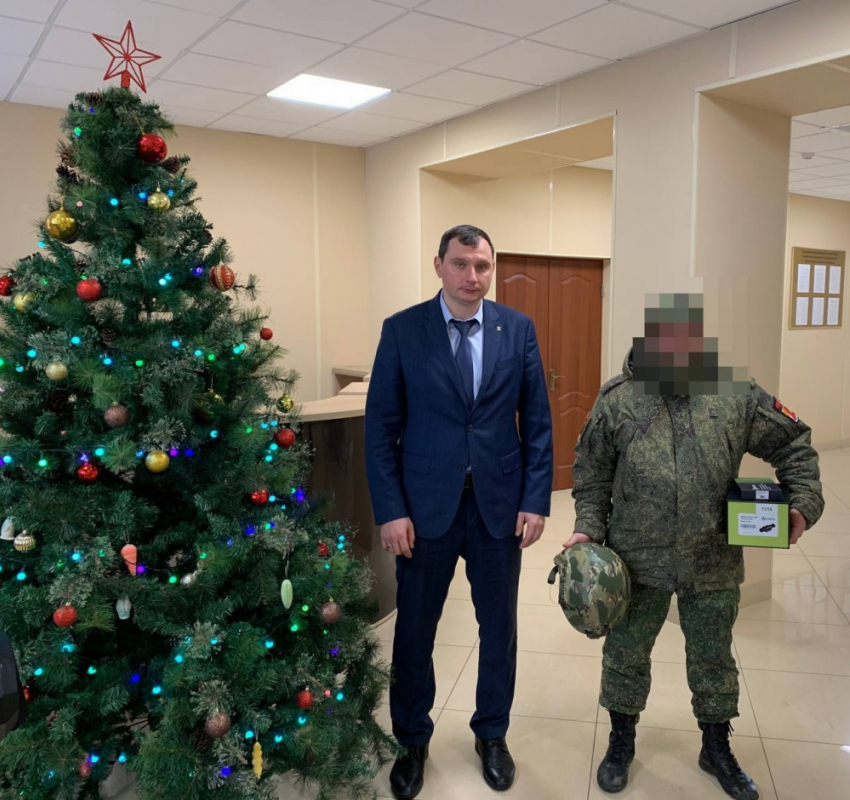 Глава Панинского района передал гуманитарный груз бойцу СВО