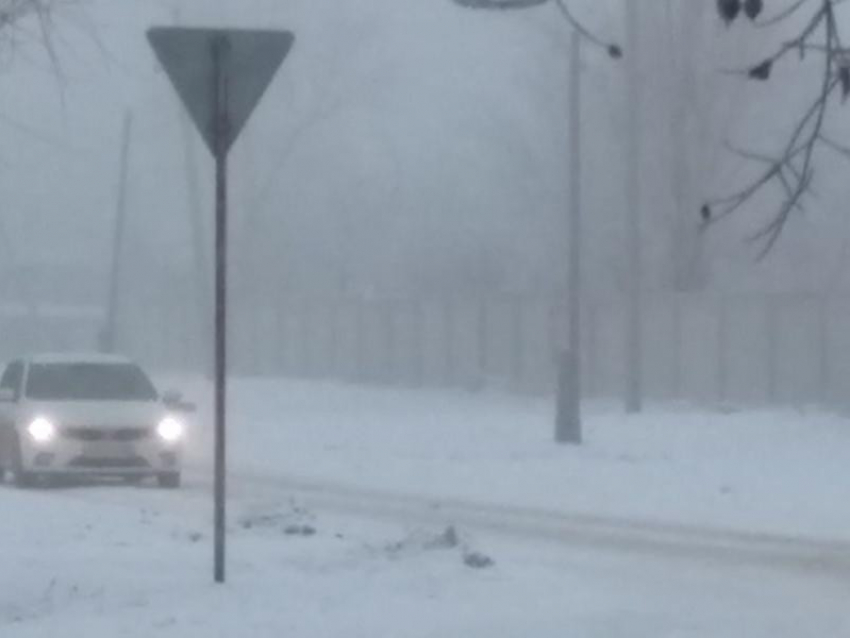 О снегопаде и сильном ветре предупредили жителей Воронежской области
