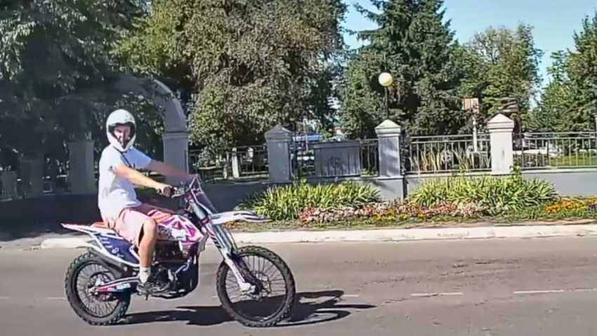 В бобровском районе подросток попал под три статьи за езду на питбайке