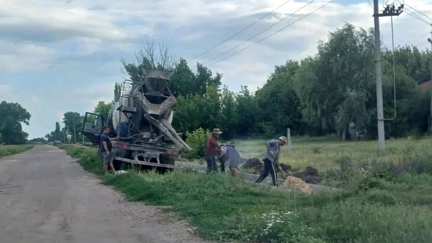 В таловском селе Никольское проложили тротуар на улице Гагарина