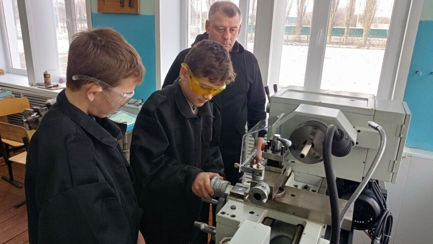 Сельская школа Бобровского района приобрела токарный станок