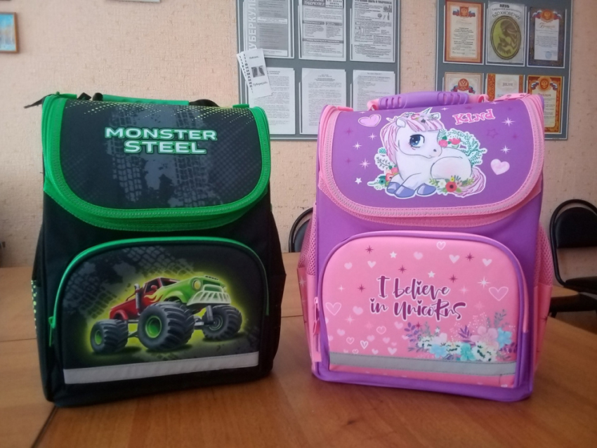 Некоторые категории первоклассников из Таловой получат бесплатный «Набор школьника»