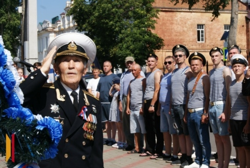 Жителей Бобровского района приглашают на митинг в часть Дня Военно-морского флота
