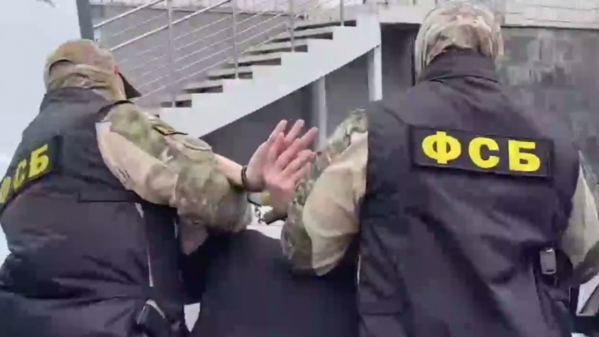 Воронежским военным и чиновникам отправили взрывчатку под видом парфюмерного набора