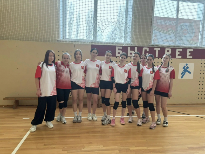 Панинские школьники приняли участие в зональных соревнованиях по волейболу