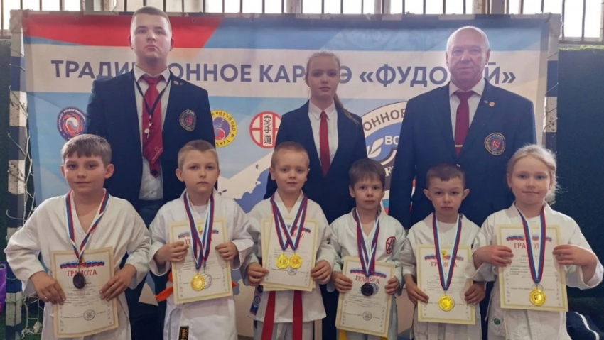 Панинские каратисты взяли 5 золотых медалей на соревнованиях в Воронеже