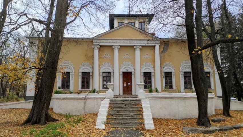 В Бобровском районе отреставрируют историческое здание Хреновского конезавода