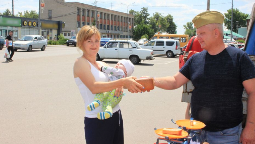 В Панино провели акцию «Фронтовой хлеб»