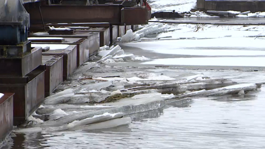 В Богучарском районе развели понтонный мост