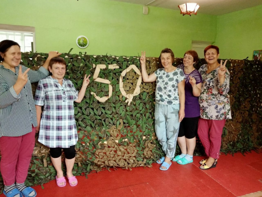 Волонтёры Панинского района сплели юбилейную маскировочную сеть