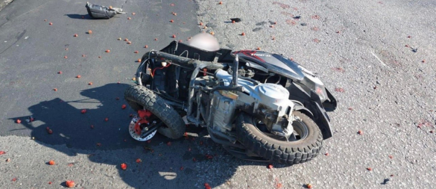   Разбитый скутер среди раздавленной клубники: на автодороге   в Таловском районе насмерть сбили дачницу 