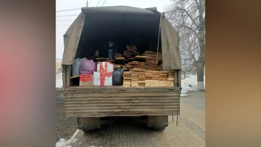 Жители Панинского района отправили на зону СВО стройматериалы и масксети
