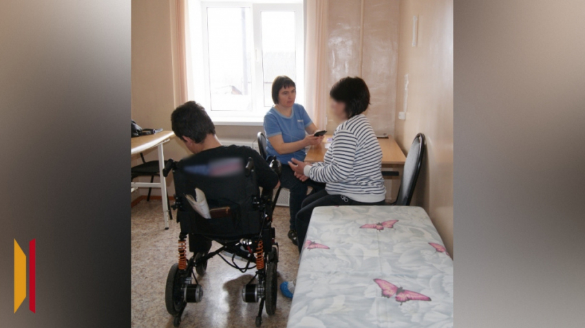 В Бобровском районе прошли выездные консультации врачей для детей с ОВЗ