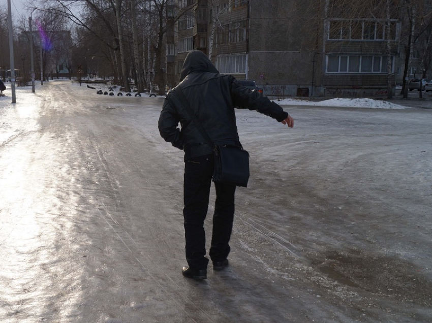 Тысячи жителей Воронежской области пострадали из-за гололеда