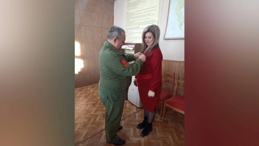 В Таловском районе волонтеру вручили медаль «За содействие СВО»