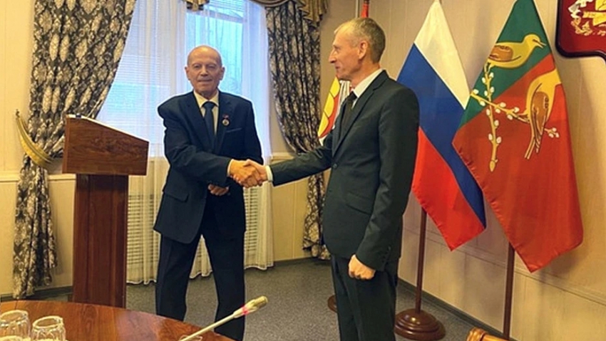 Таловчанину Анатолию Трунову вручили нагрудный знак «Благодарность от земли Таловской»