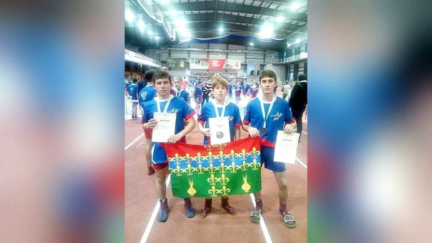 Таловские самбисты приняли участие в турнире в Нововоронеже