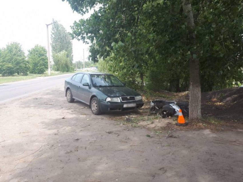 Водитель скутера погиб в День семьи, любви и верности в Анне