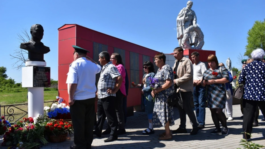 В Аннинском районе открыли бюст участнику СВО