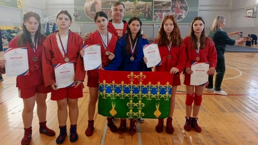 Таловские самбистки завоевали 6 медалей на первенстве области