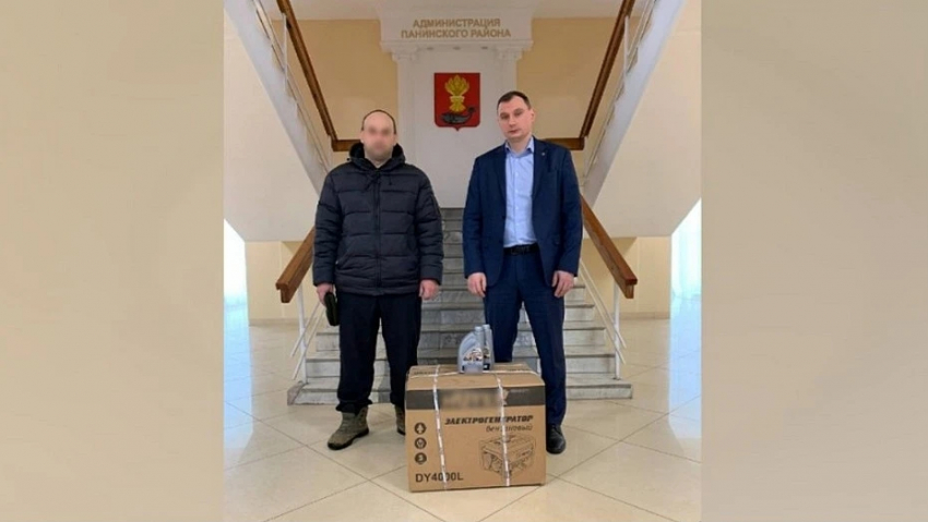 Жители Панинского района участникам СВО передали бензиновый электрогенератор