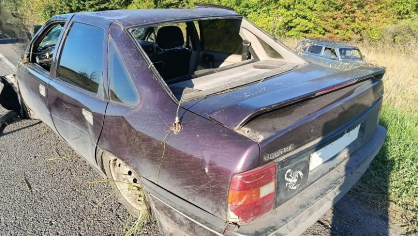 В Панинском районе водитель пострадал в перевернувшейся легковушке