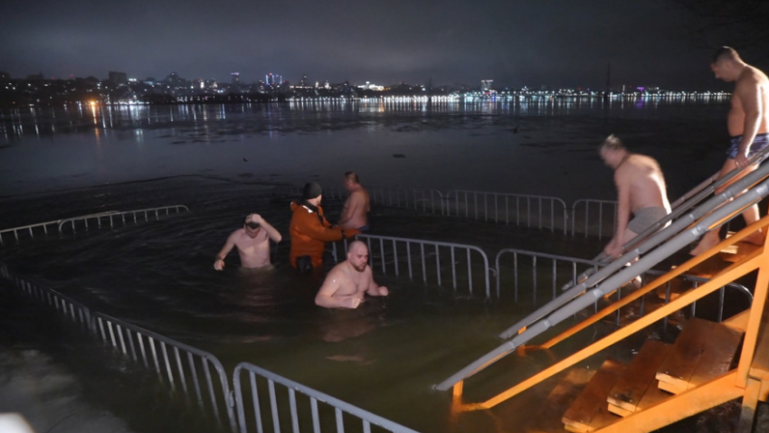 В Воронежской области в крещенских купаниях поучаствовали более 9 тыс. человек