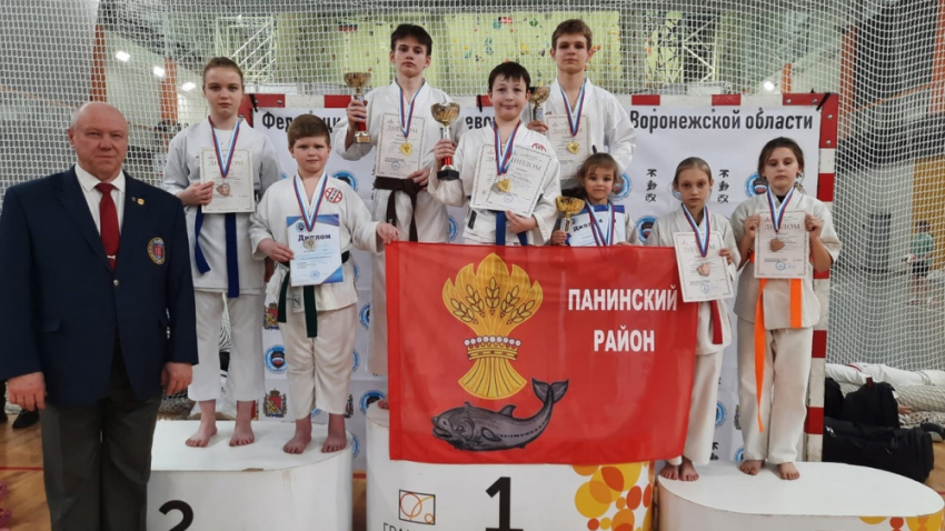 Панинские каратисты завоевали 10 медалей на кубке области
