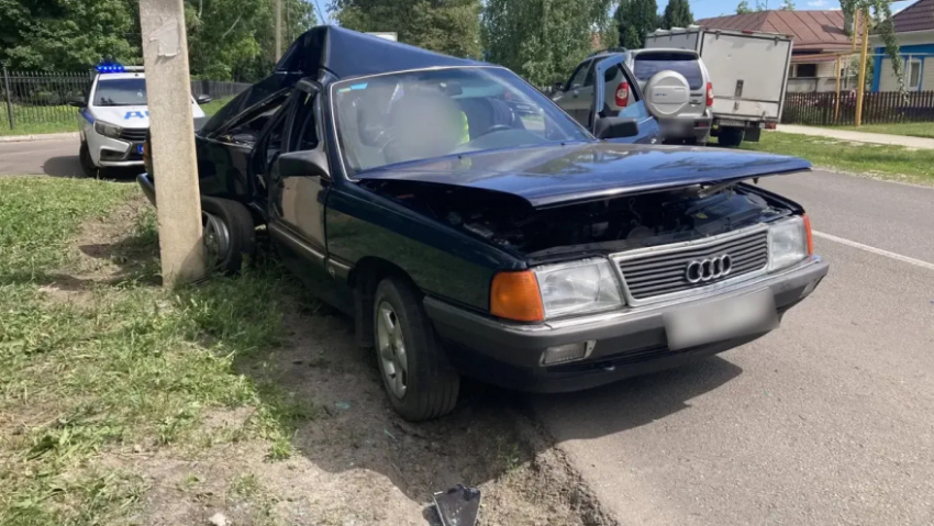 В Анне пьяный водитель врезался в столб и попал в больницу