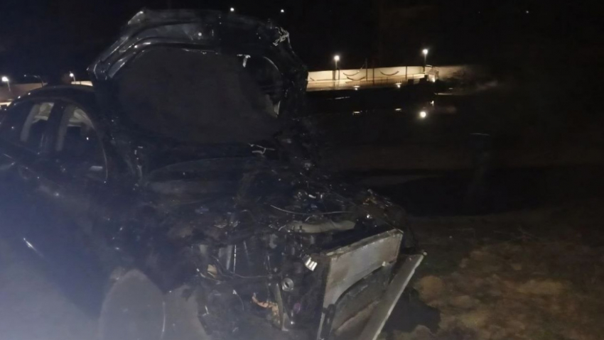 В Бобровском районе легковушка съехала в пруд