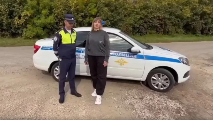 В Бобровском районе полицейские помогли автомобилистке со  сломанной машиной