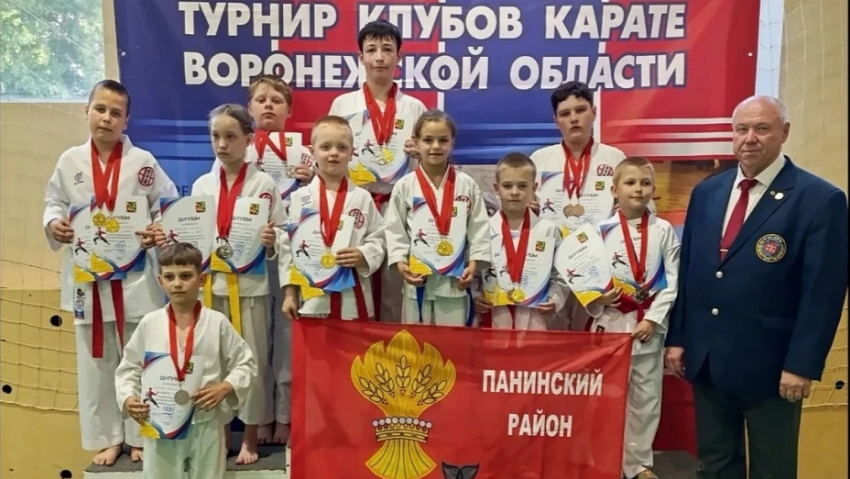 Панинские каратисты завоевали 8 золотых медалей на областном турнире