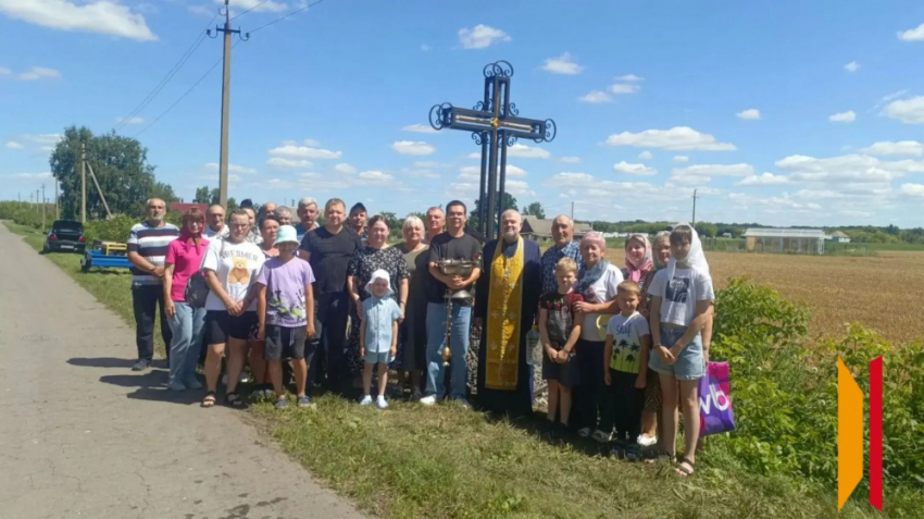 В панинском селе установили поклонный крест