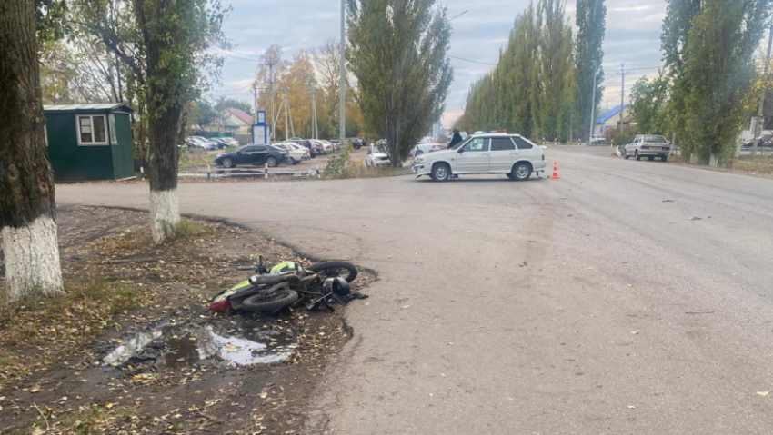 В Боброве автомобилистка сбила подростка на мотоцикле