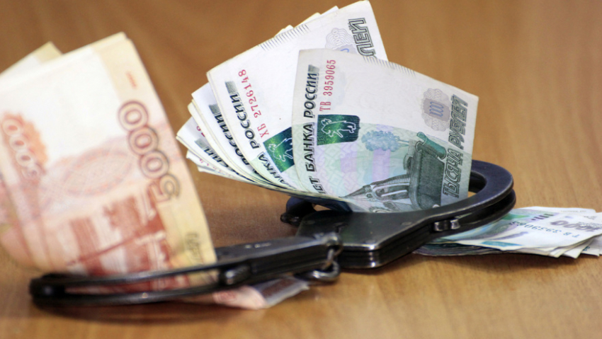 В Панинском районе осудили бывшего участкового за взятку