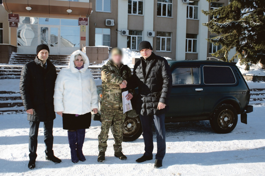 Администрация Панинского района передала в зону СВО автомобиль