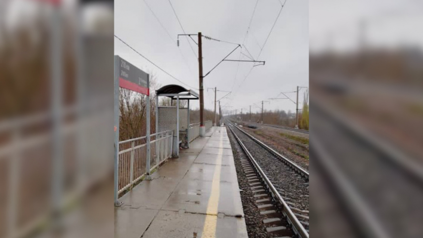 В Бобровском районе электричка зажала женщине ногу дверьми