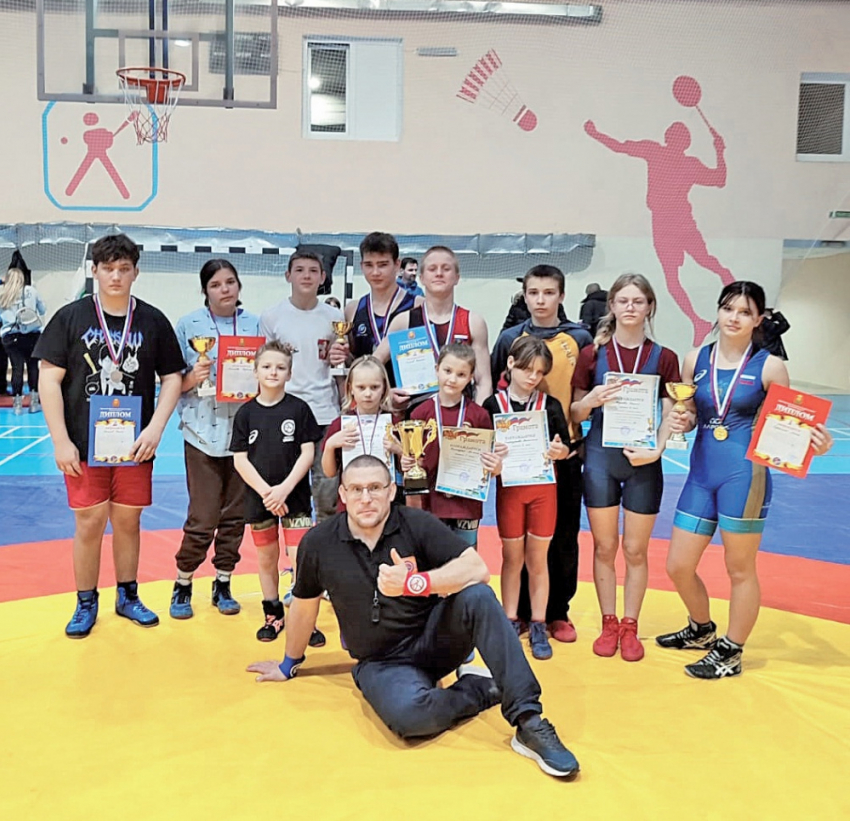 Эртильские борцы завоевали девять медалей на соревнованиях