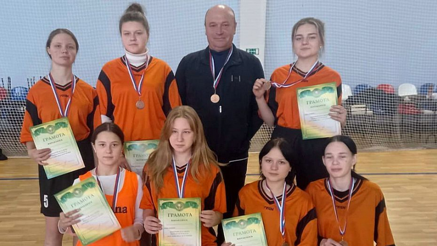 Таловские спортсменки завоевали «бронзу» на соревнованиях по мини-лапте