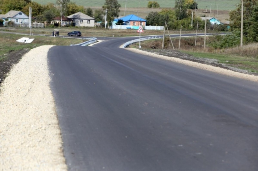 Александр Гусев поручил направить 4 млрд рублей на ремонт сельских дорог