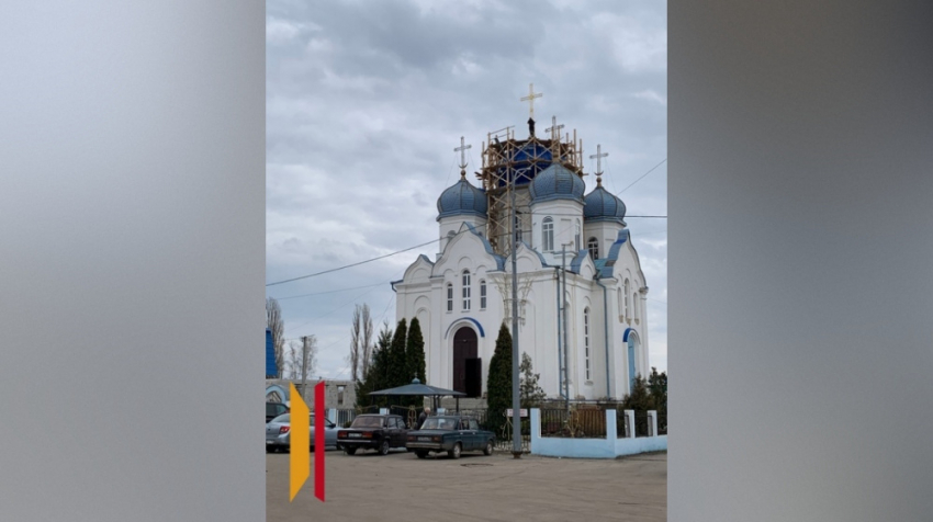 В Панино установили новый крест на центральном куполе Казанского храма